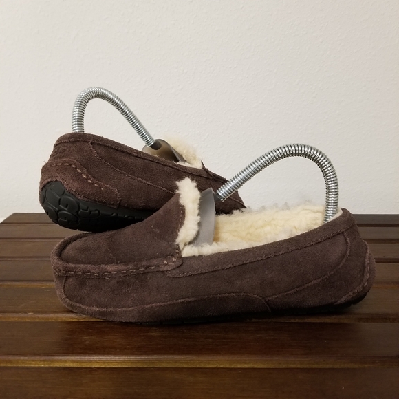 moccasin slippers size 5